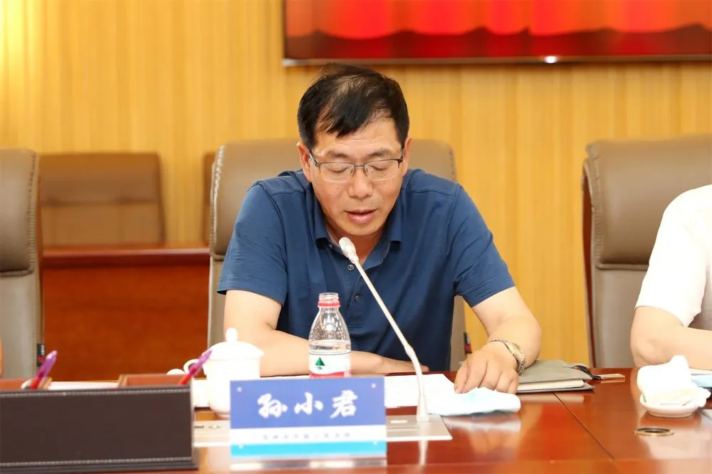 【激濁揚(yáng)清·勇?lián)姑靠偨Y(jié)深化促發(fā)展 開門納諫再提升——吉林中院召開隊(duì)伍教育整頓第三次座談會(huì)