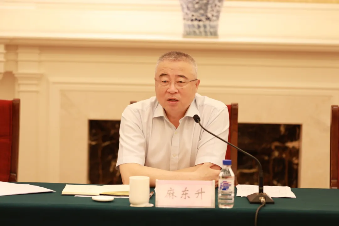 全市政法隊(duì)伍教育整頓“回頭看”工作匯報(bào)會(huì)要求 提高認(rèn)識(shí) 實(shí)事求是 密切配合